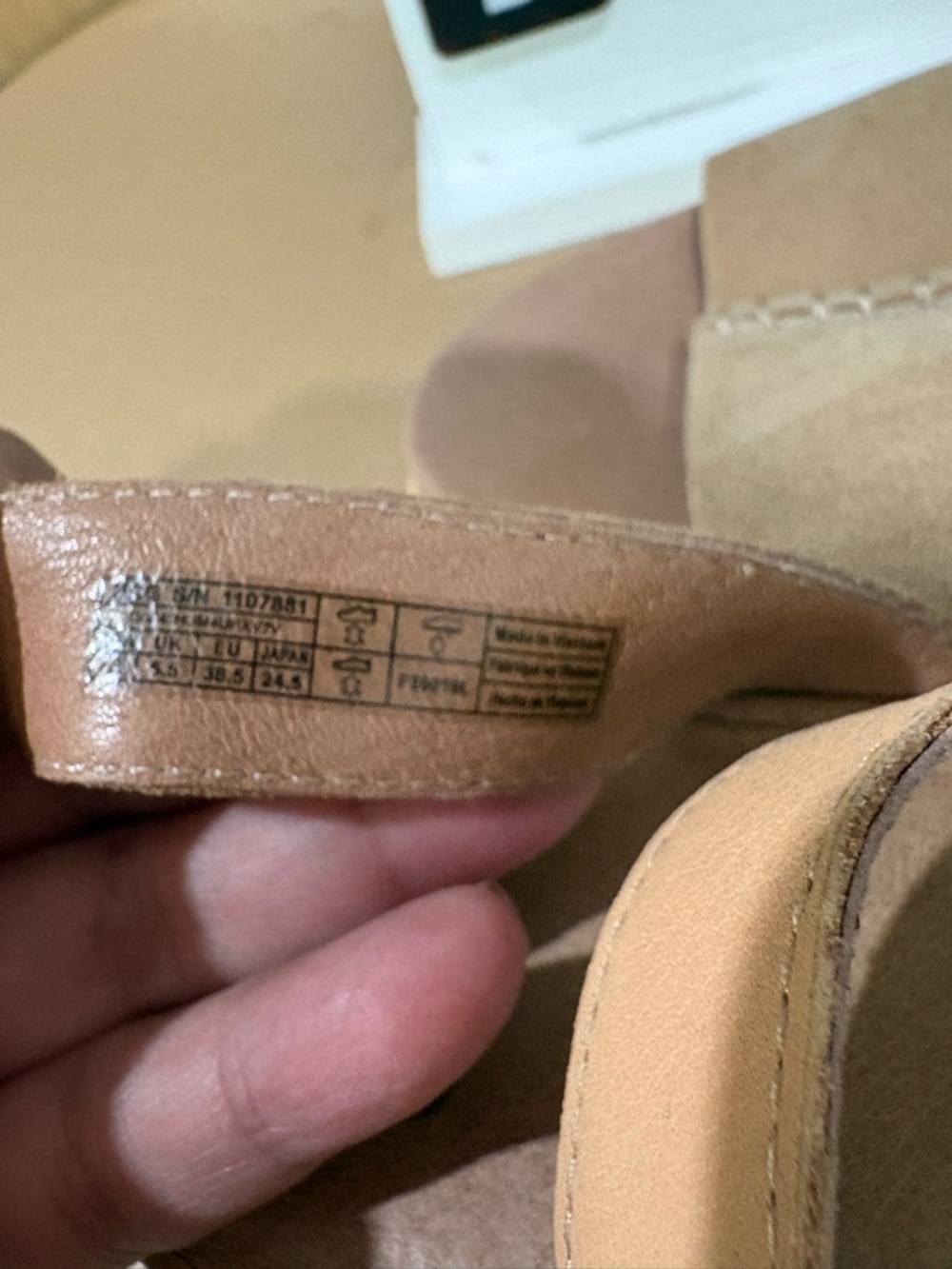 Women’s UGG Suede Tan Platform Sandals with Ankle Strap Preowned size 7.5 - Picture 6 of 11